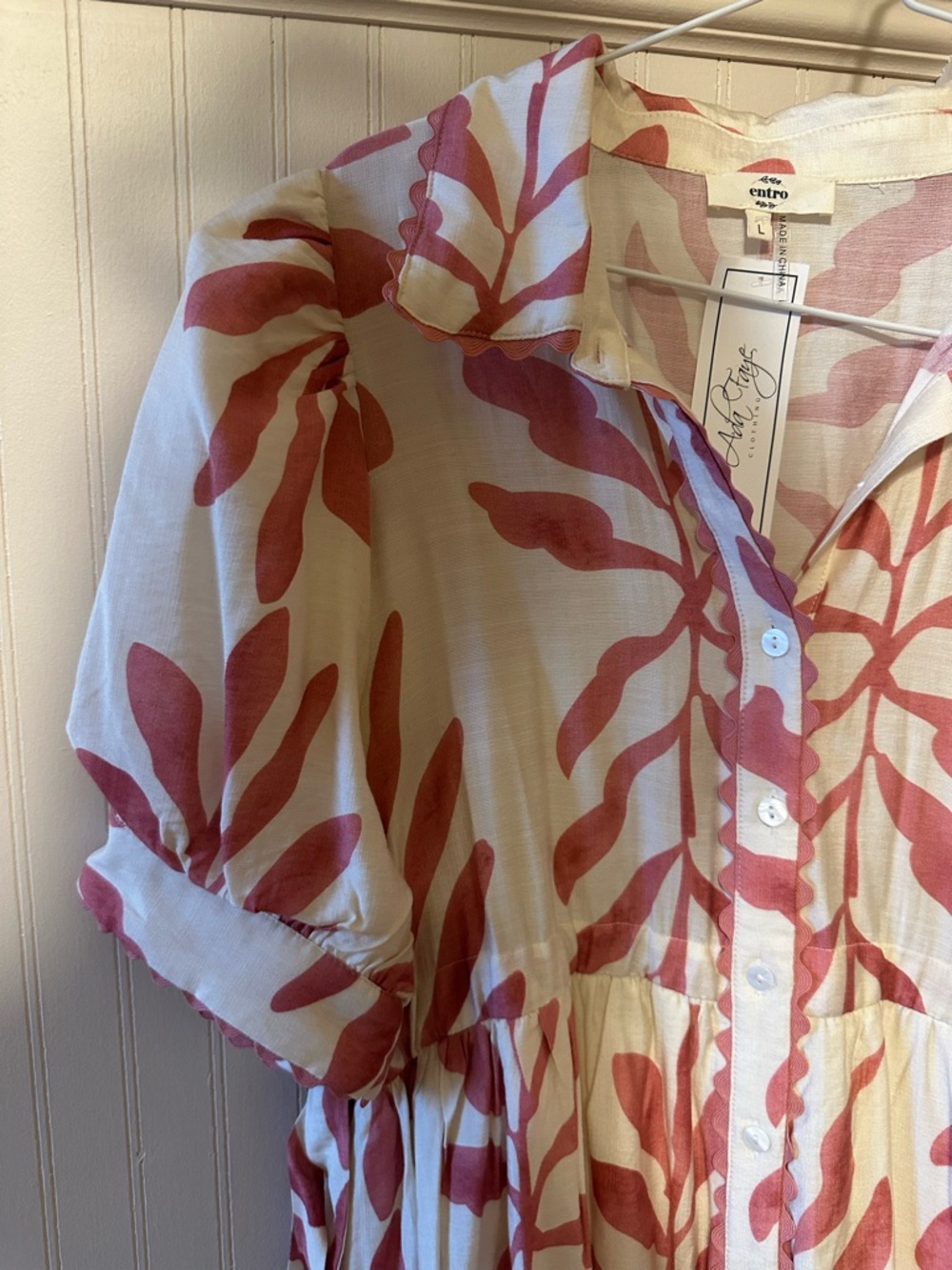 Button-Front Leaf Print Maxi Dress in Dusty Rose and White - Picture 3 of 4